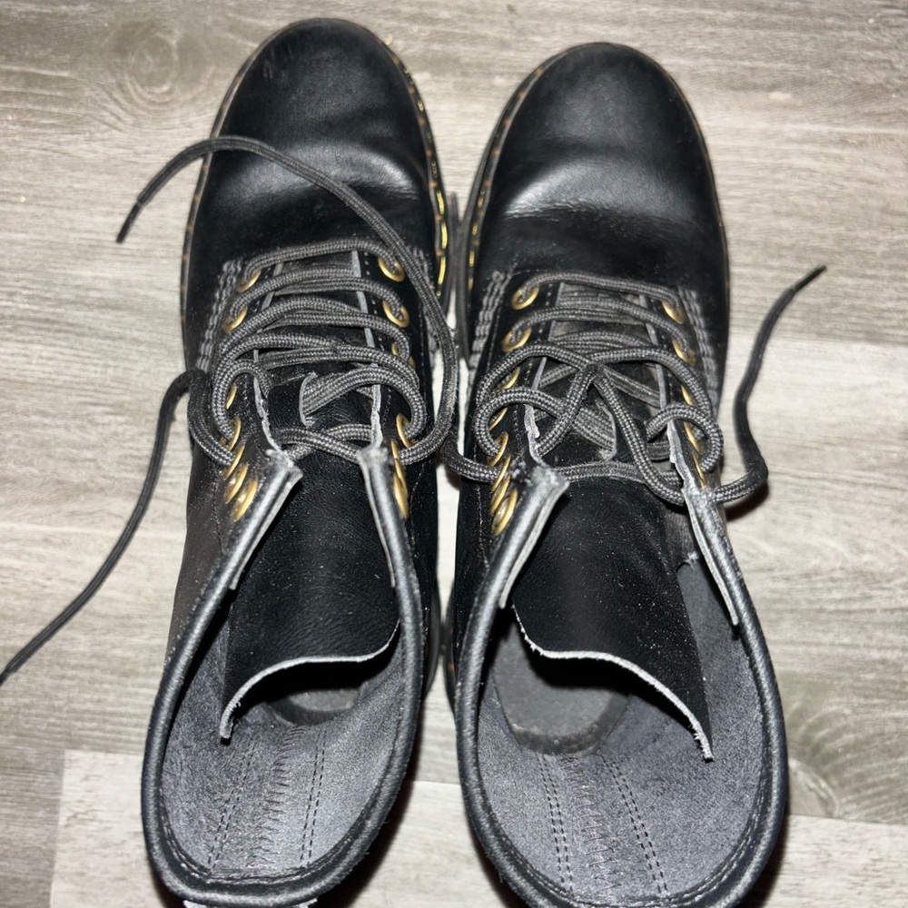 Barely worn Dr Martens women’s size 6